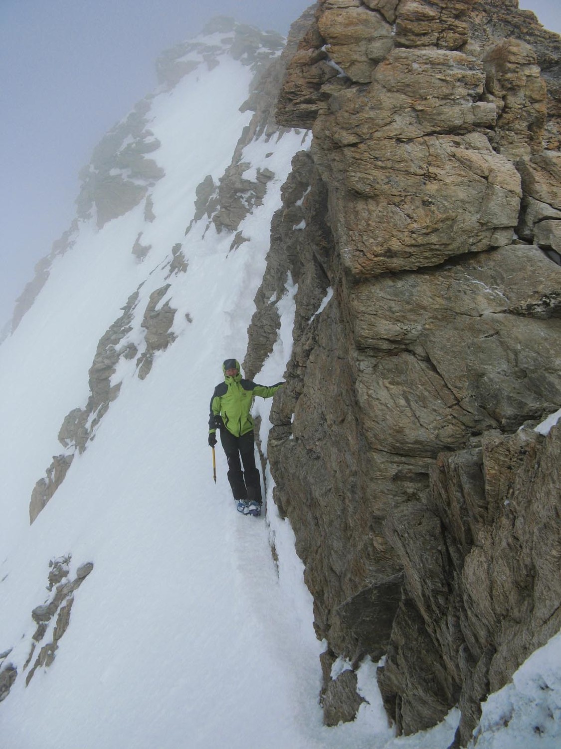 Arête SE du Gross-Fiescherhorn: bonnes conditions, mais gros vent et visibilité moyenne
