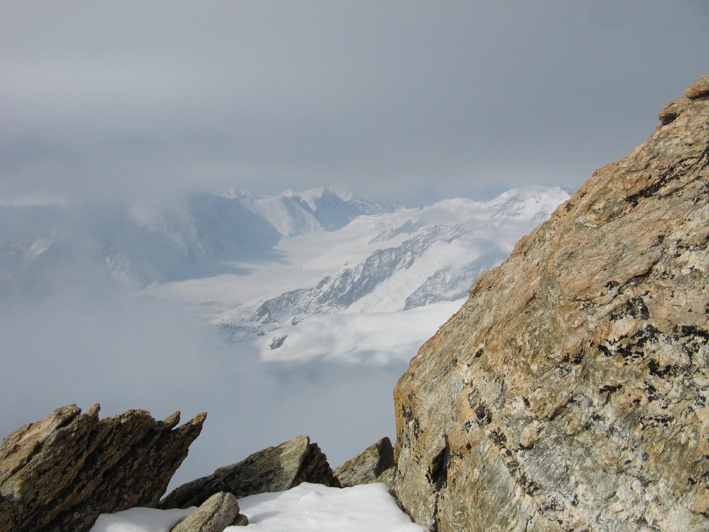Arête SE du Gross-Fiescherhorn: une éclaircie furtive bienvenue