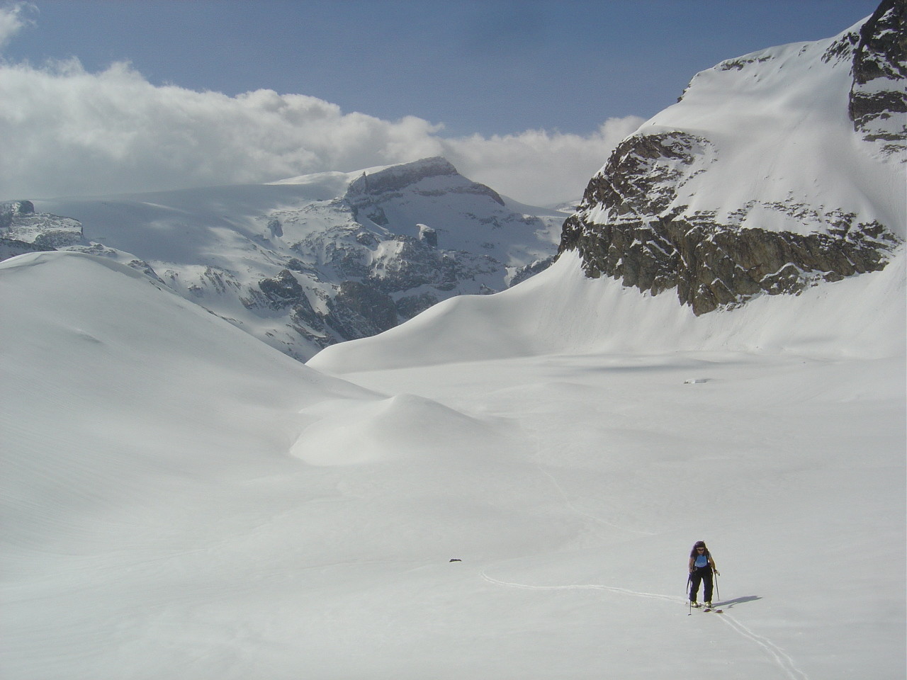 Dans le creux du versant. Au fond la Pointe du Dard
