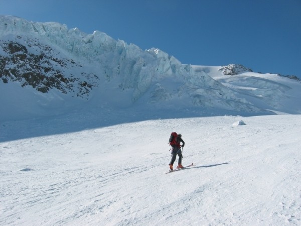 Salendo alla Wildspitze sul Taschachferner