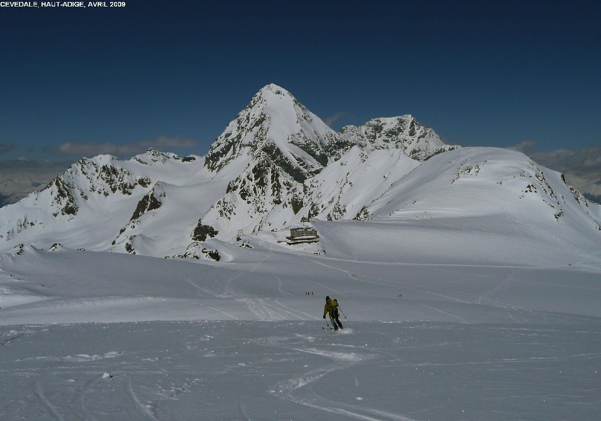 Descente du Cevedale sur le refuge Casati et le glacier du Langferner