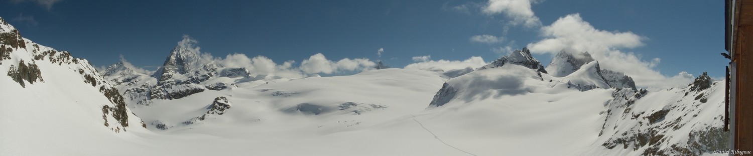 Panorame depuis la cabane Bertol (Dent Blanche, Cervin, Dents de Bertol)
