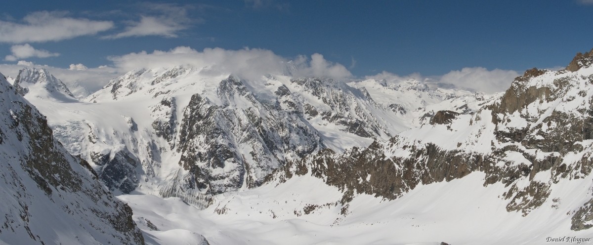 Panorama sur le Pigne d'Arolla depuis la cabane Bertol