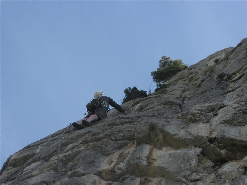 La vie est belle - Le mur a strates de L3 (6c), peut-etre la plus belle longueur.