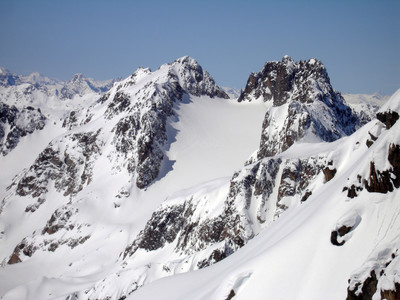 Il Piz Vadret 3229 m a dx e il Piz Vadret Pitschen 3218 a sx dal Piz Sarsura 3178 m. Il Piz Vadret 3229 m a dx e il Piz Vadret Pitschen 3218 a sx dal Piz Sarsura 3178 m.