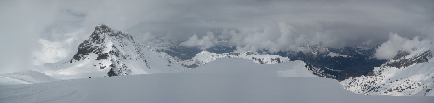 Panorama du Steghorn, avec le Grossstrubel à gauche