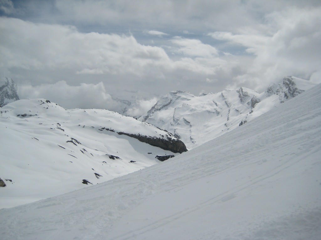Montée sur le Wilstrubelgletscher, au fond etau centre le Daubenhorn