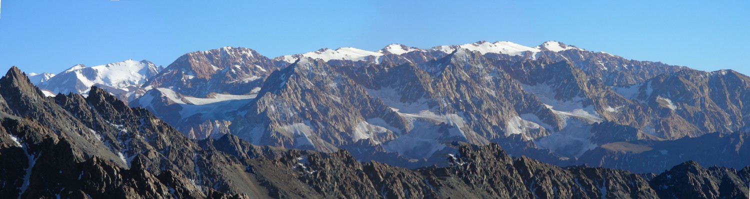 Panorama de la parte N del Cordon Portillo desde la cumbre de la Torre del Campanario