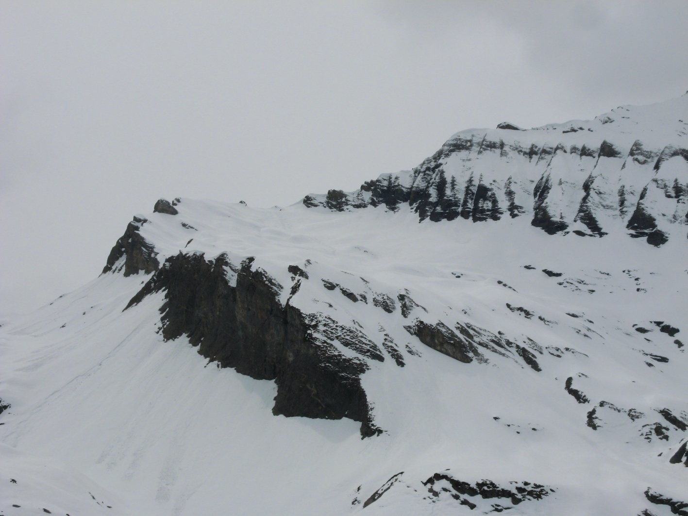 L'Oeil de Boeuf à gauche et la Pointe de Finive à droite