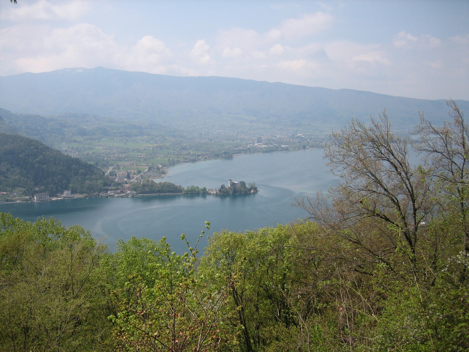 Chateau de Duingt au bord du lac d'Annecy