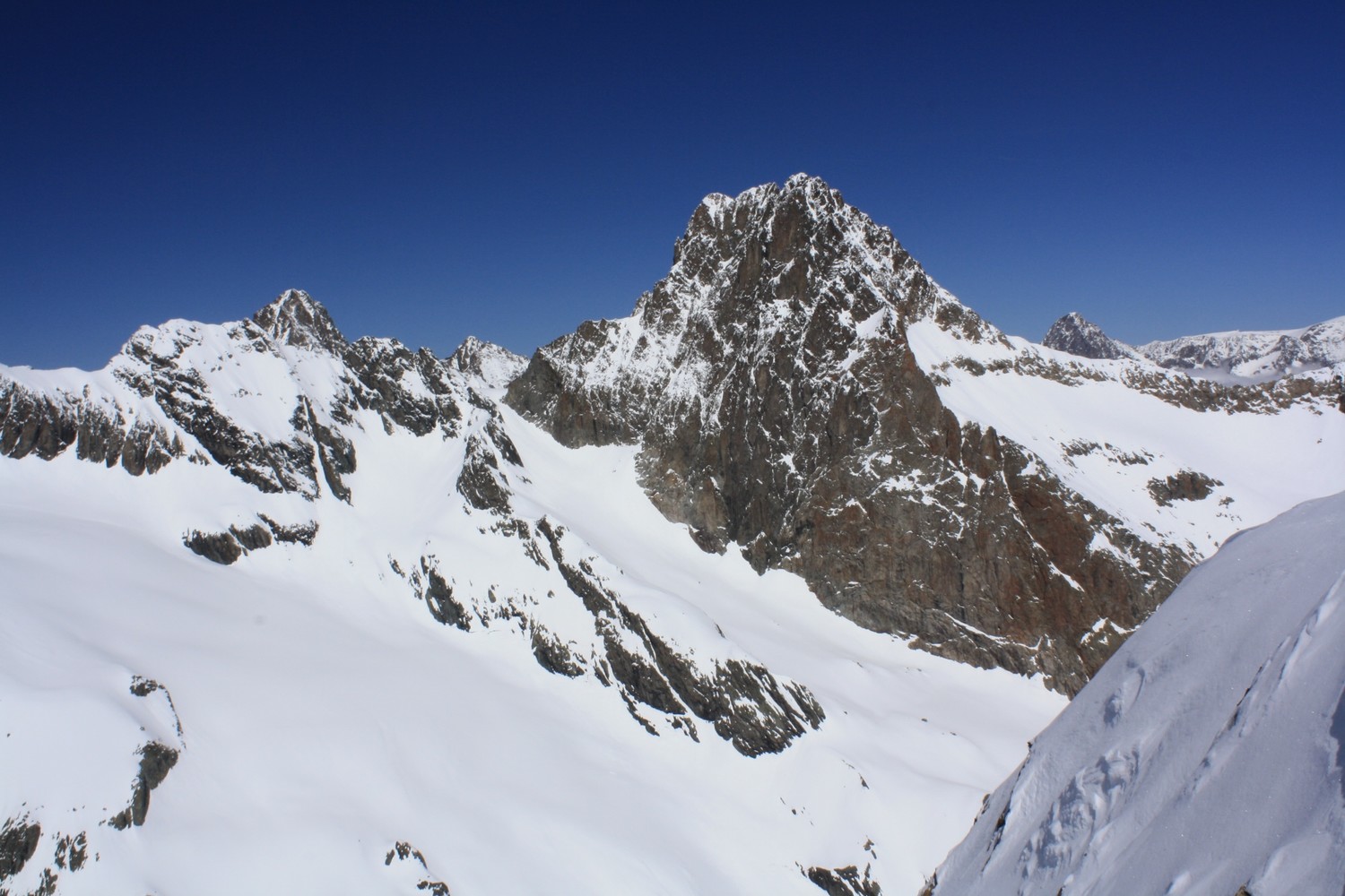 La Pointe du Vallon des Etages et le Col de la Lavey
