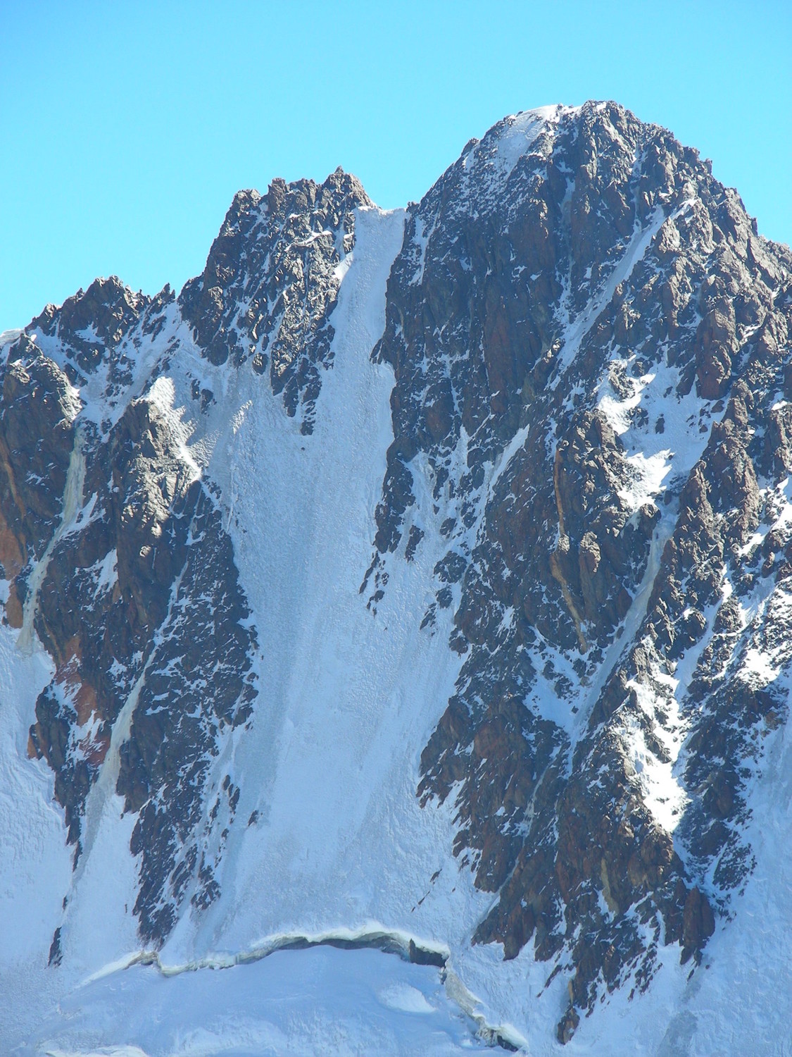 Detalle de la cara S de la cumbre N de los Tres Picos del Amor