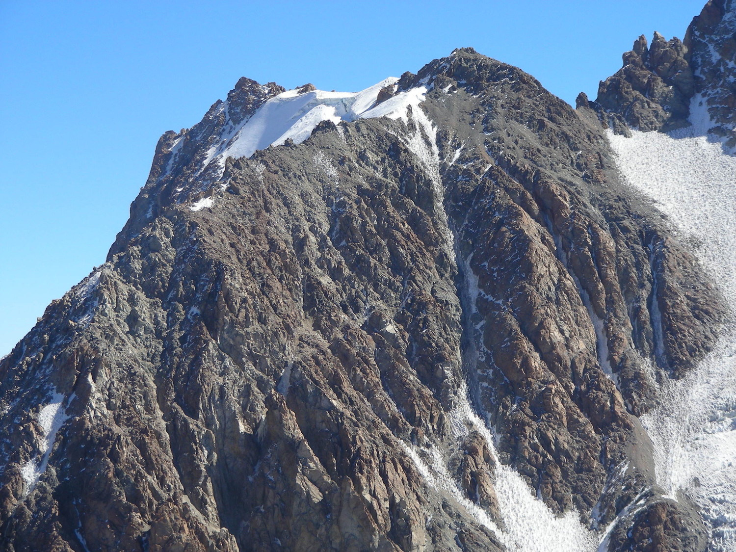 Detalle de la cara ESE de la cumbre S de los Tres Picos del Amor