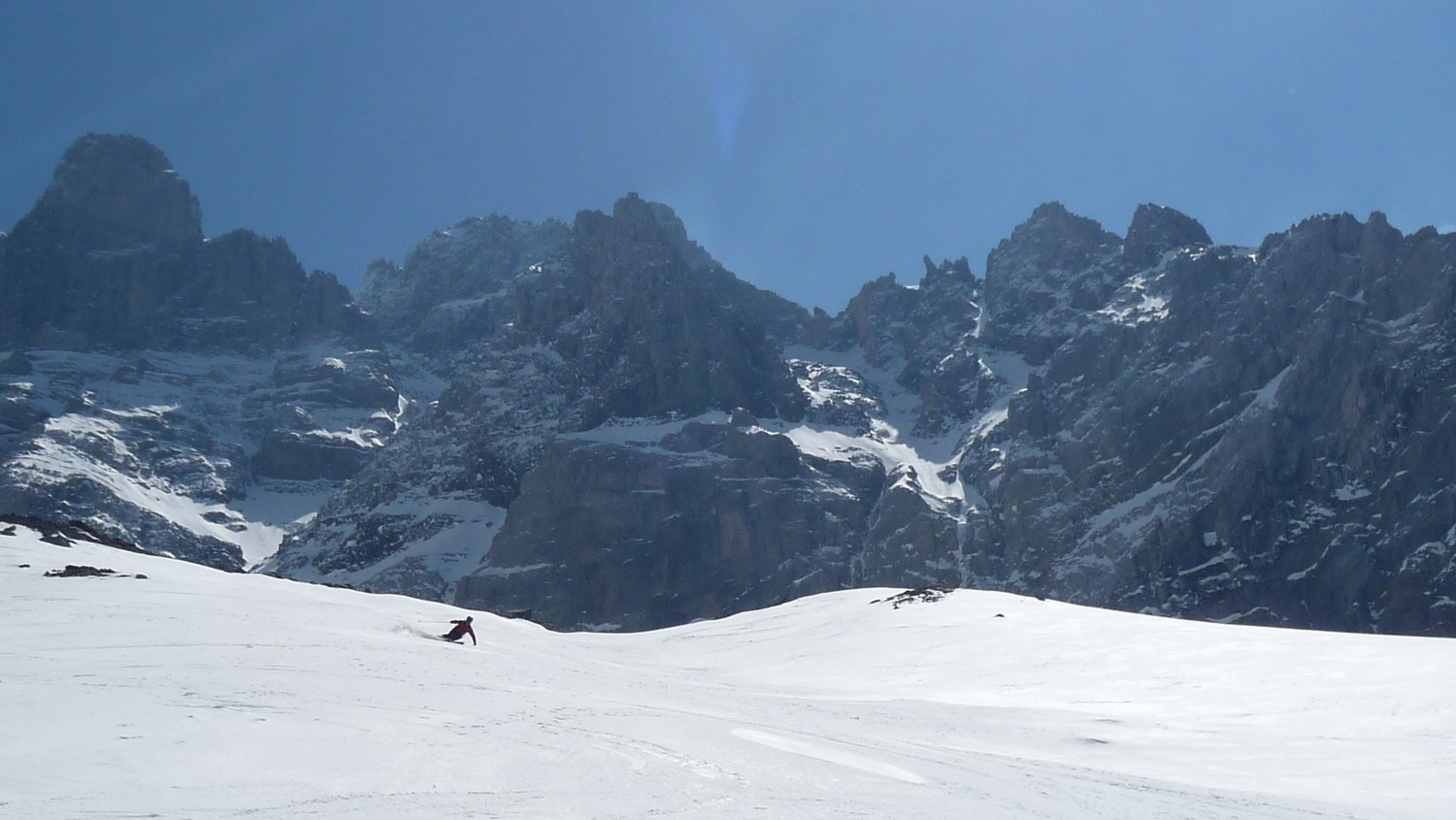 ....Gianca scia su moquette sotto i Dents du Midi....