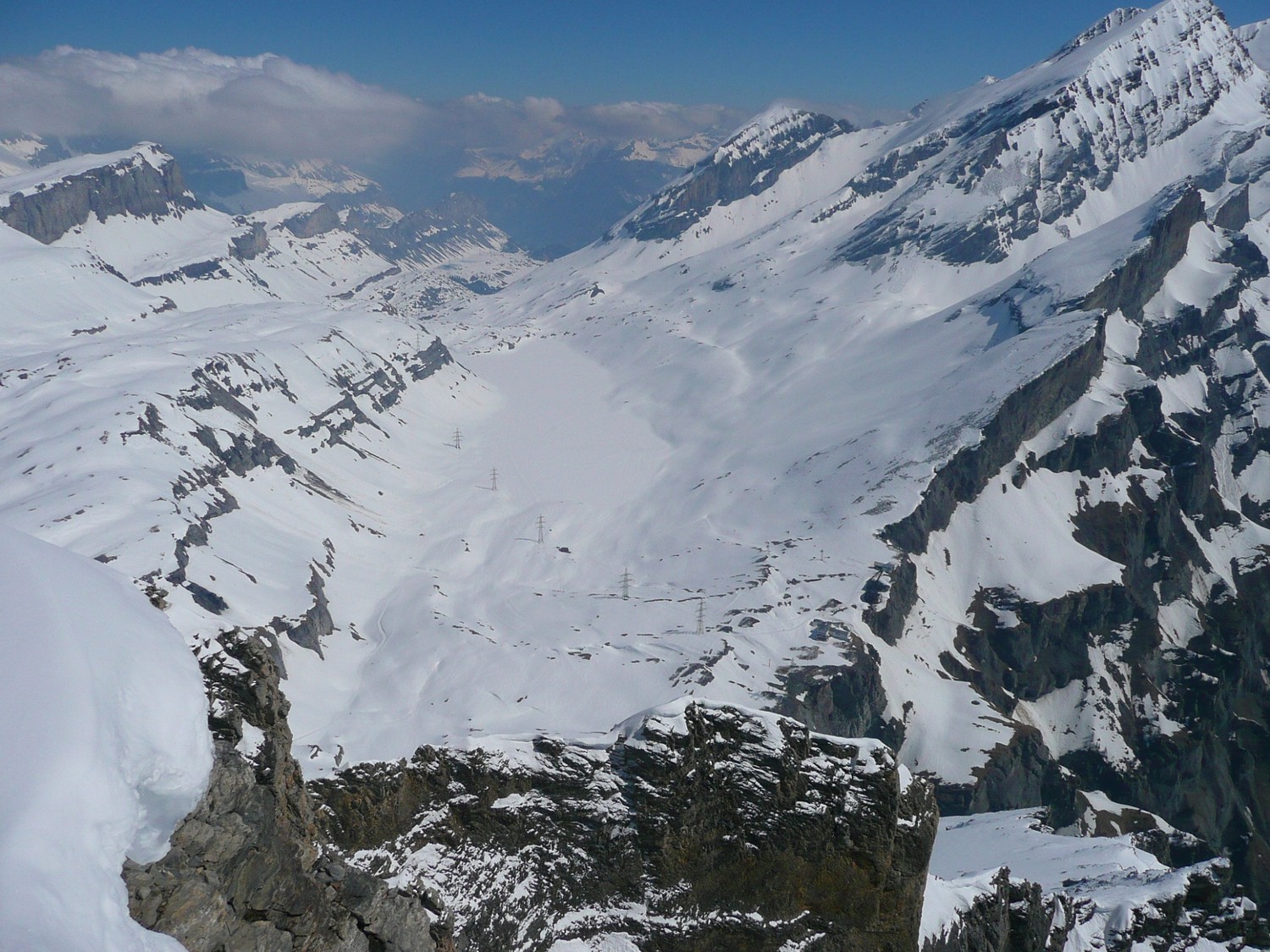 Vue sur la Gemmi et son lac gelé