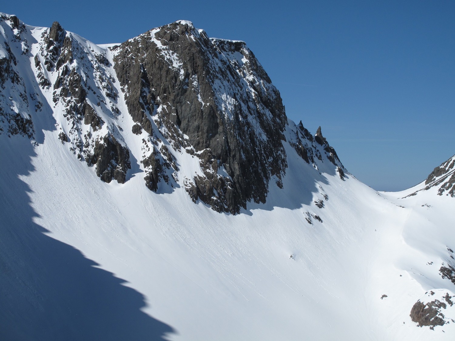 Couloir des Rochers rouges vu du col de la Balmette