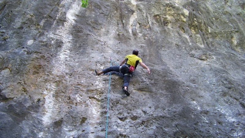 Notre Leader fait semblant d'enchainer