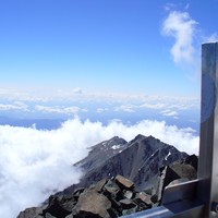 De la cumbre del Vallecitos, se puede ver el cerro Lomas Amarillas y el Franke.