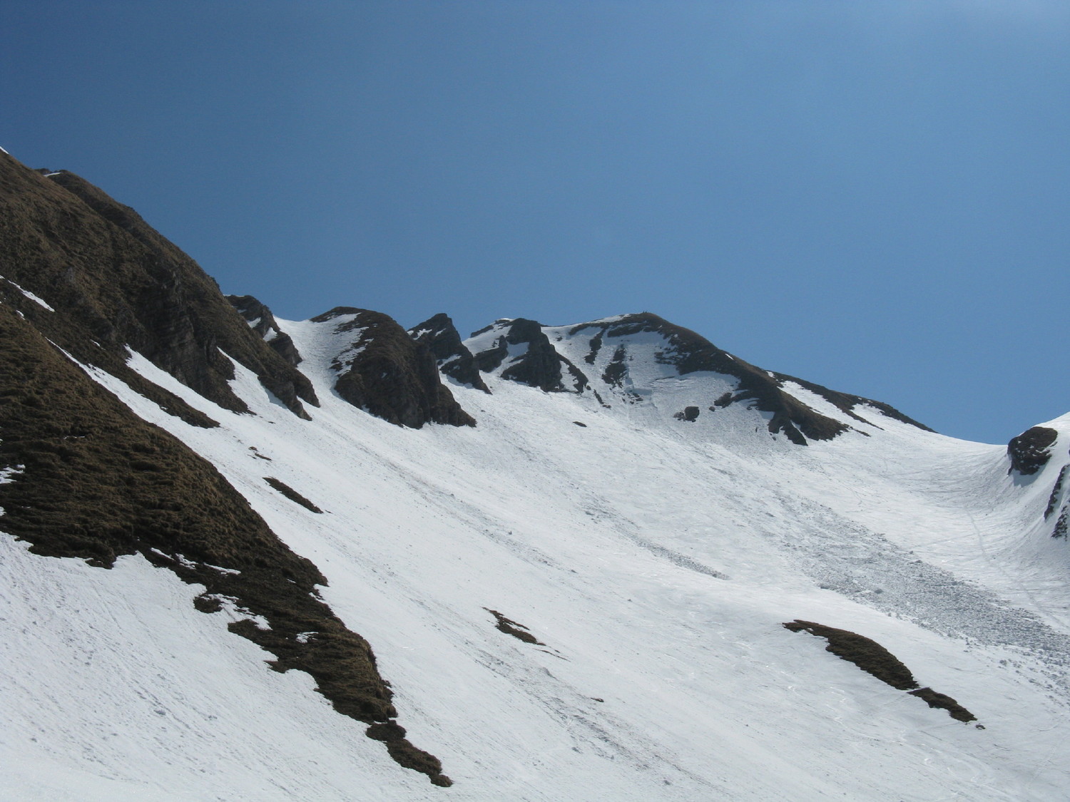 Vue sur la Tete de Paccaly. Descendu par le couloir à gauche