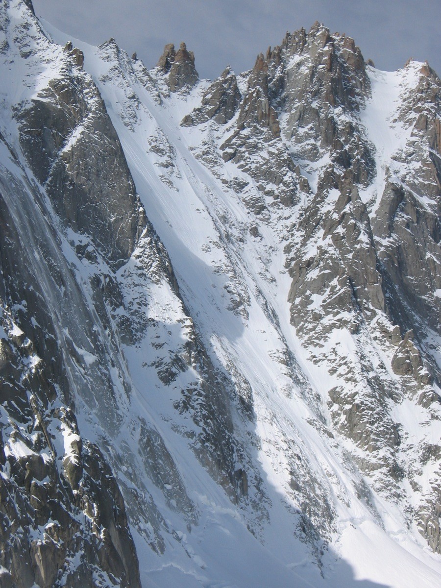 Versant N du col de l'Aiguille Verte (on voit la bande à Lapin sous la rimaye)