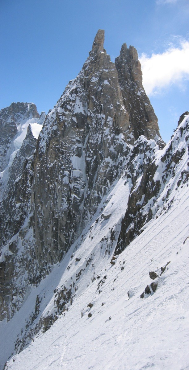 Les Aiguilles Ravanel et Mummery dominent le col des Cristaux