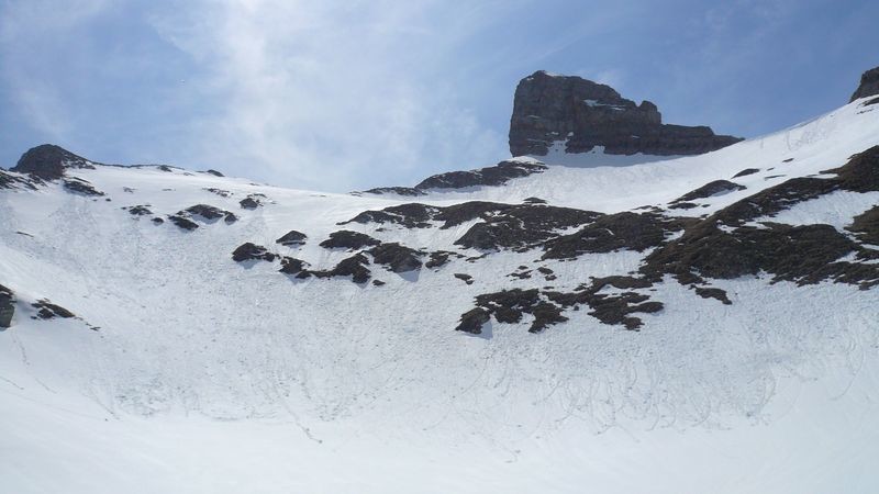 Au pied de la pente finale du col nord, nécessitant des traversées, pas génial en raquettes