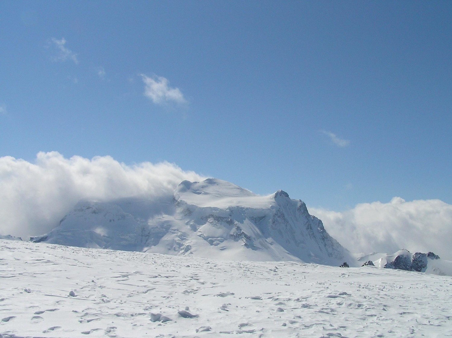 Les nuages arrivent du sud sur le Grand Combin