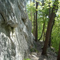 Arrivée au secteur Pirouette en longeant la falaise.