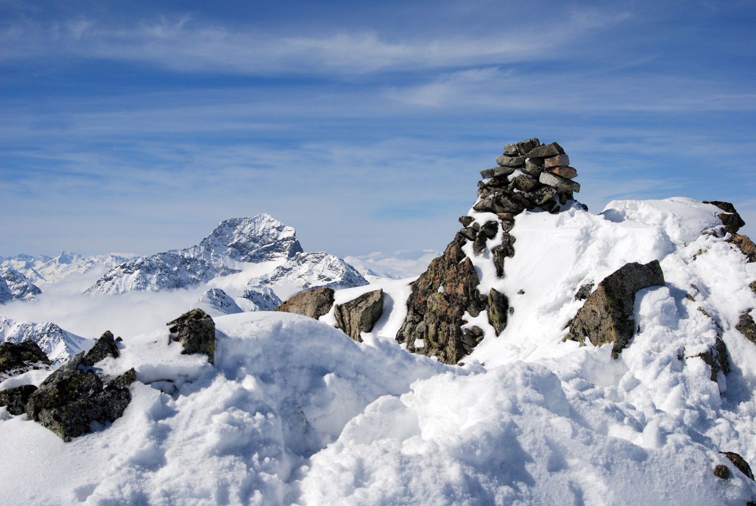 L'ometto in cima al Piz Saluver 3161 m con il Piz Güglia 3380 m