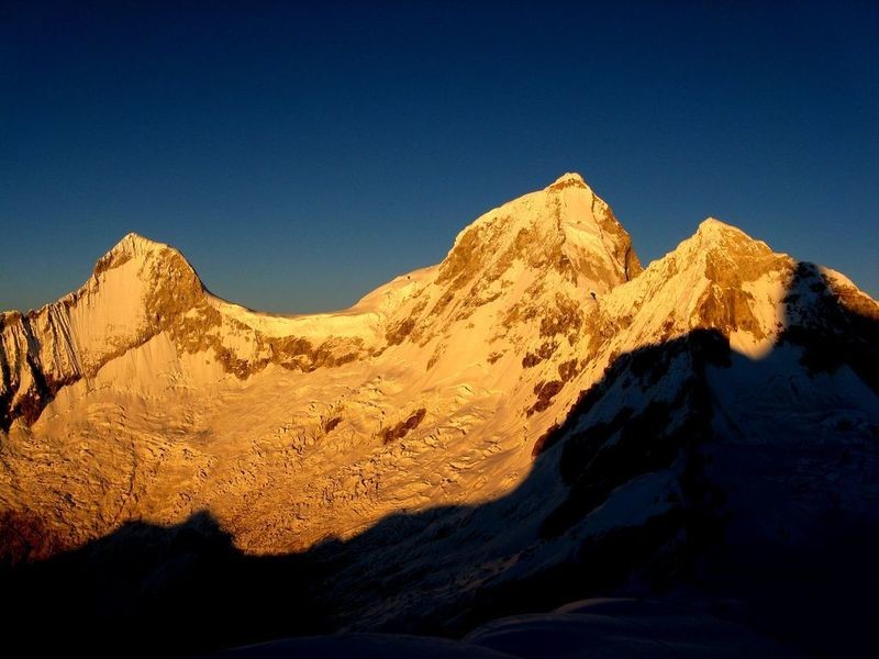 Lever de Soleil sur les Huandoy