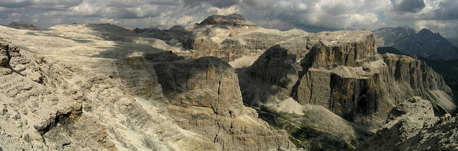 Partie occidentale du groupe Sella vue de la sortie de la via ferrata Pössnecker / Meisules