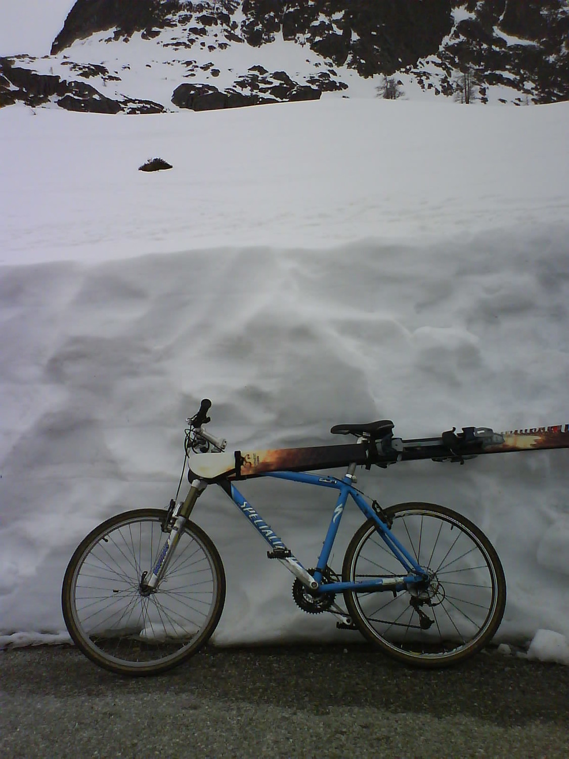 Départ à ski au dessus du vélo !