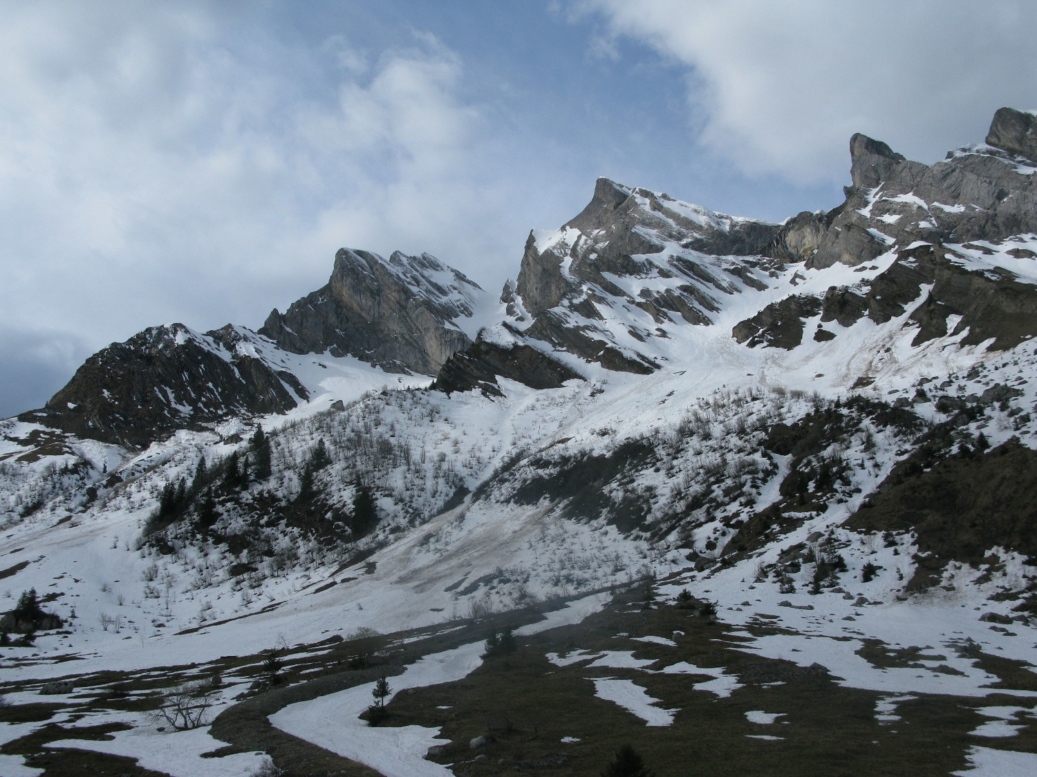 Marion en arrivant au col des Aravis ...