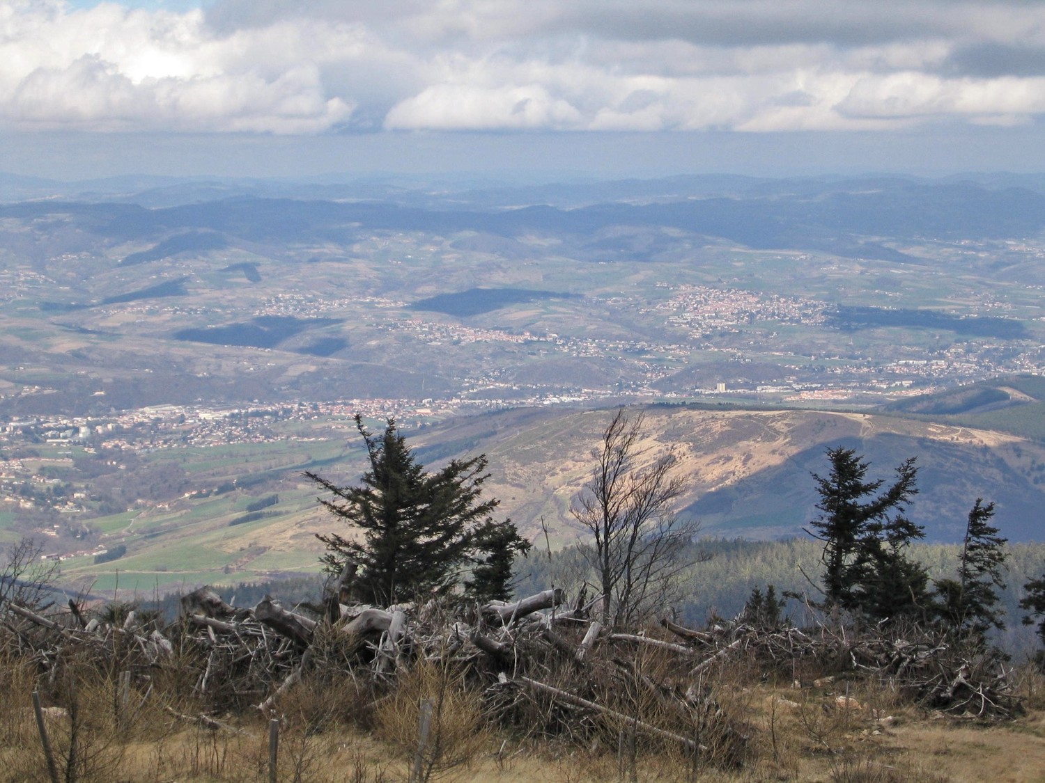 les monts du lyonnais depuis chaux de toureyre