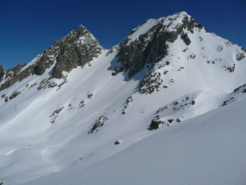 En montant au Pic Arrouy: le Grand barbat et la Brêche de Barbat