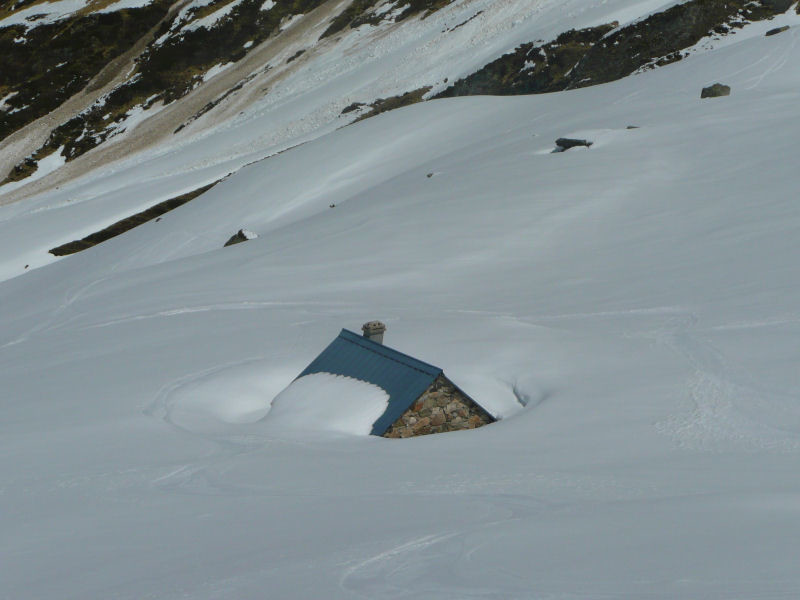 Encore pas mal de neige aux cabanes du Barbat