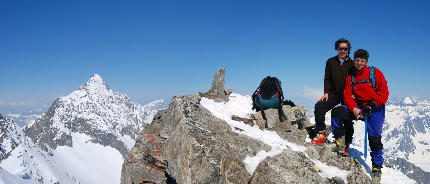 I cognugi Cetti in cima al Rorspitzli 3220 m, a sx il Fleckistock 3416 m.