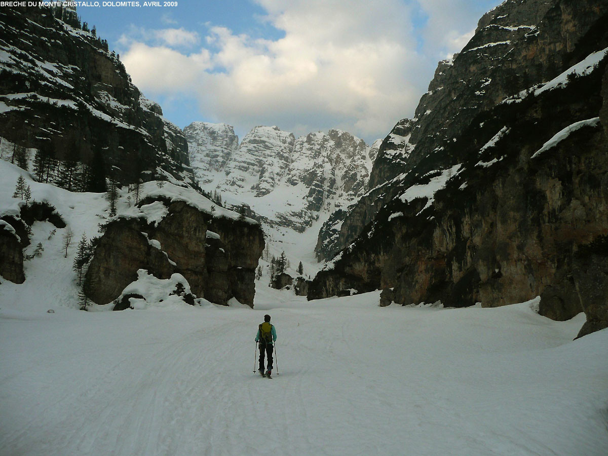 Départ pour la brèche du Cristallo (Dolomites), entrée de la gorge inférieure