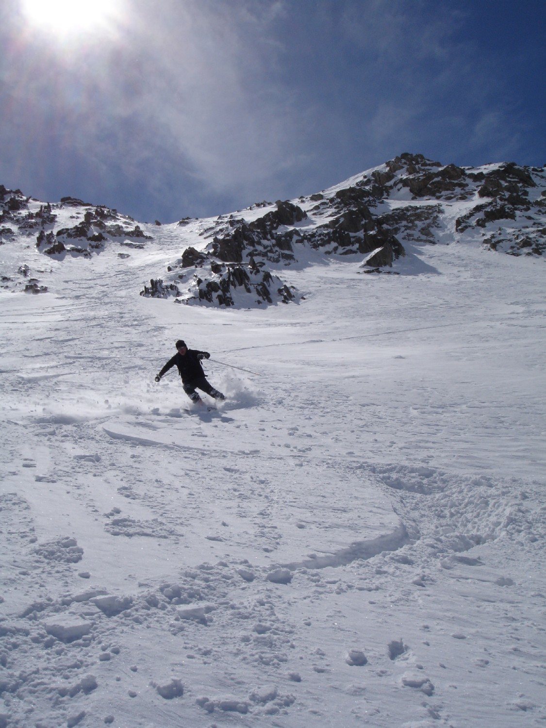 Laurent dans les pentes sous le couloir sommital