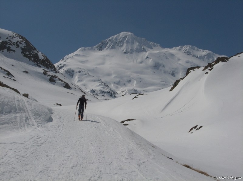 En route vers l'Hospice du Grand St Bernard avec le Mont Mort
