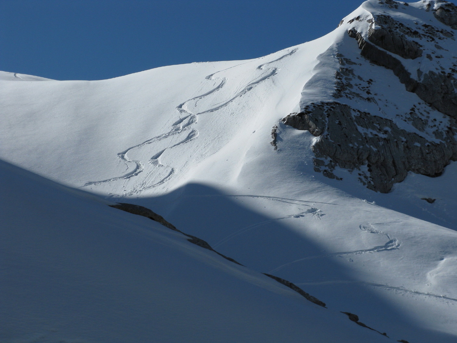 Petite contrepente poudreuse dans la Blonnière
