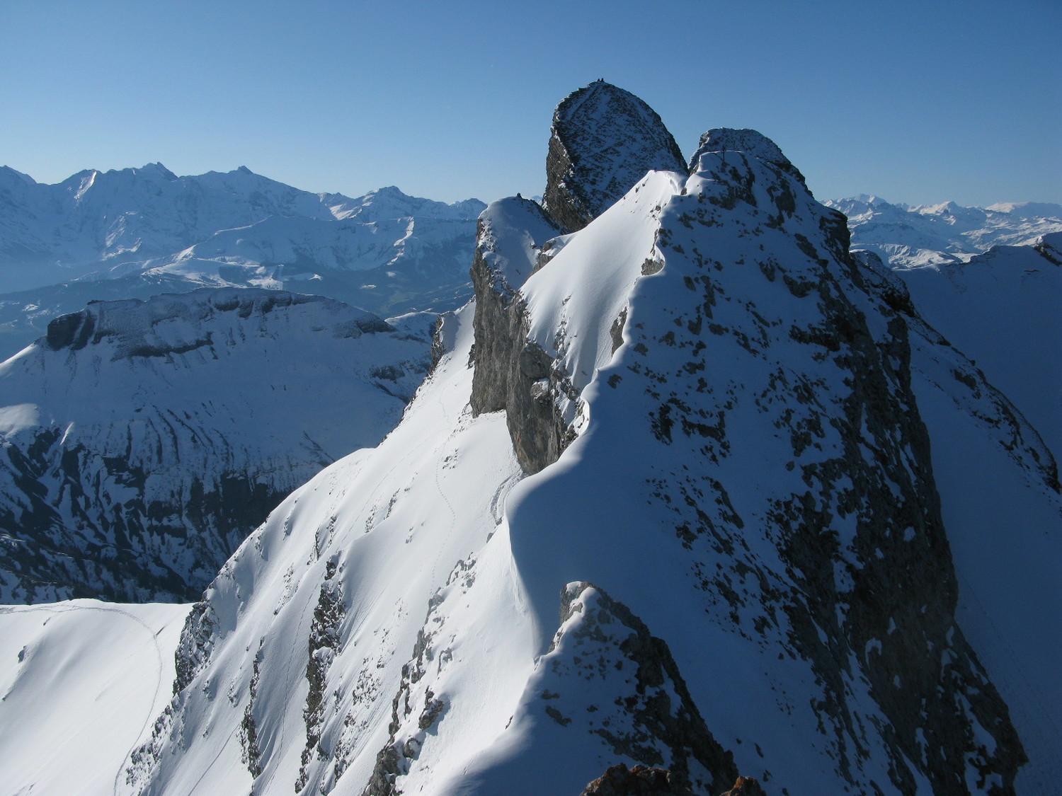 Roche Perfia depuis le sommet E du Paré de Joux