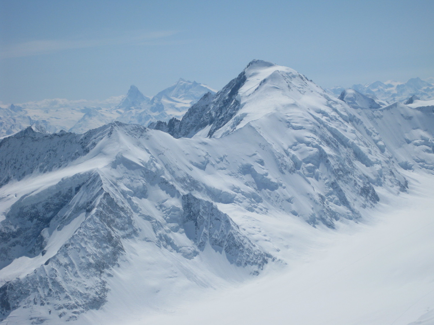 Vue sur l'Aletschhorn depuis le sommet...