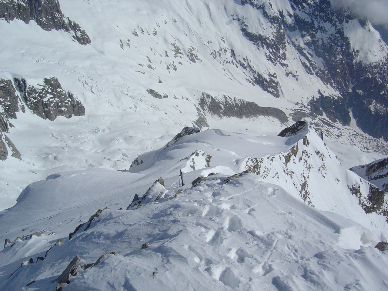 Dépôt des skis, 20m sous le sommet.