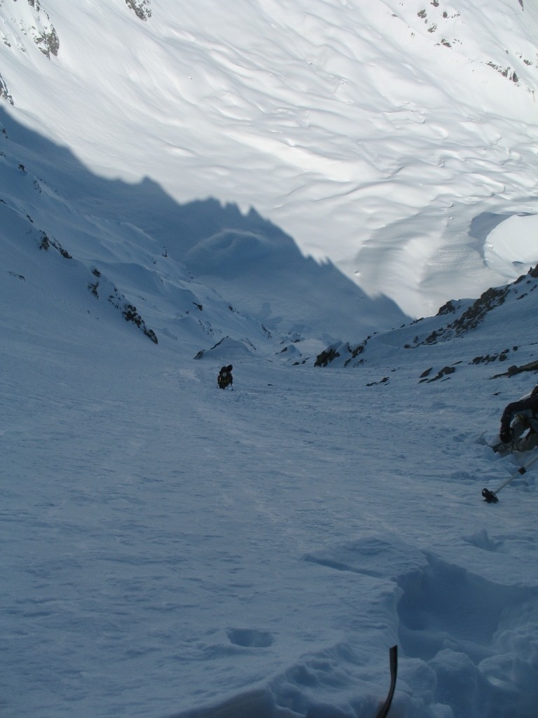 A mi hauteur dans le couloir
