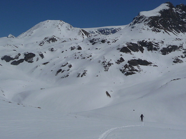 remontée vers le refuge du Merlet
