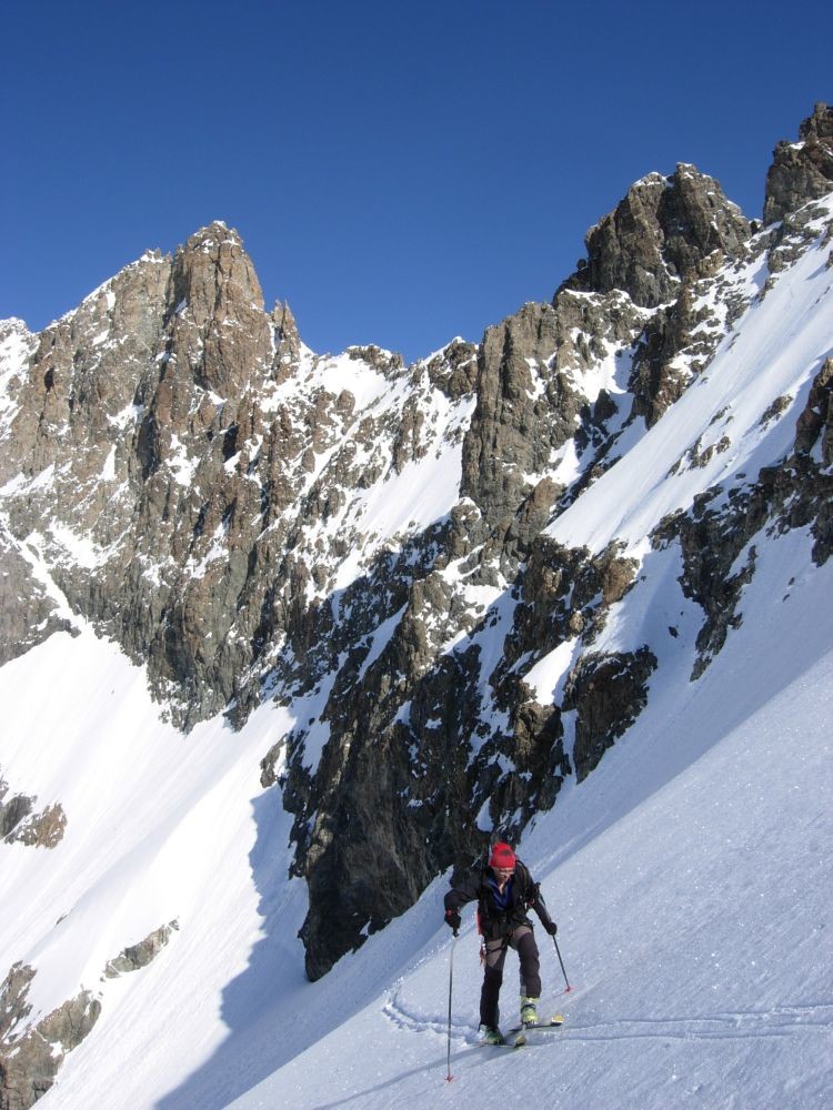Ailefroide : Ambiance montée 02 , au fond la Pointe Fourastier de l'Ailfroide 3907m