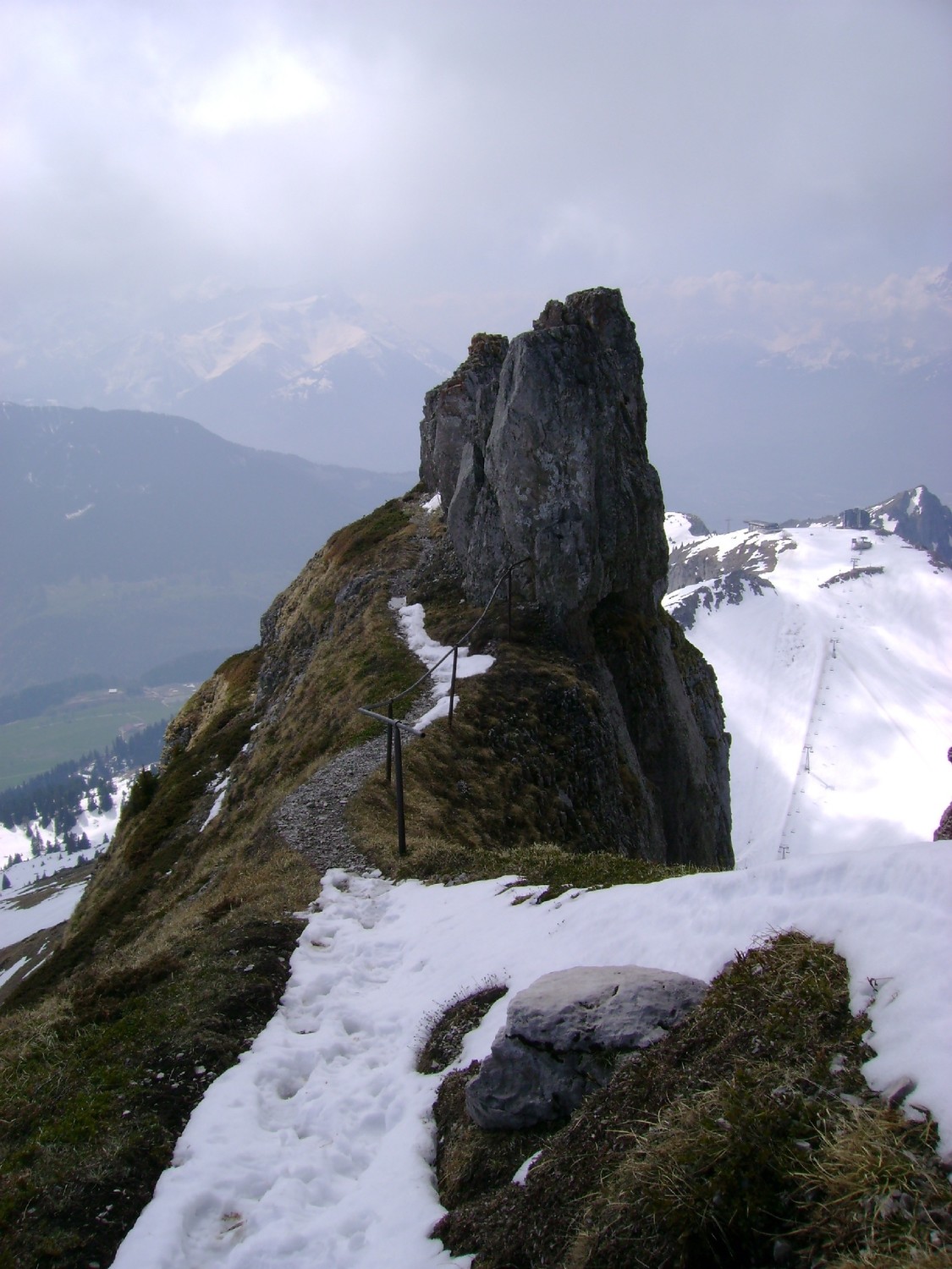 Tronçon sécurisé du sentier sur la Tour d'Aï