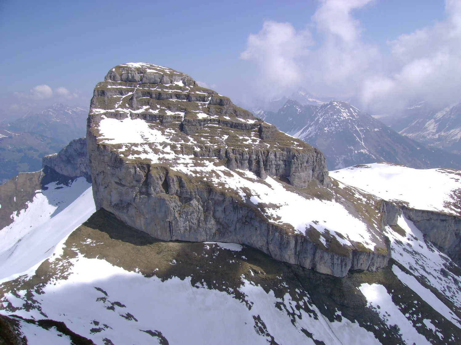La Tour de Mayen vue de la Tour d'Aï
