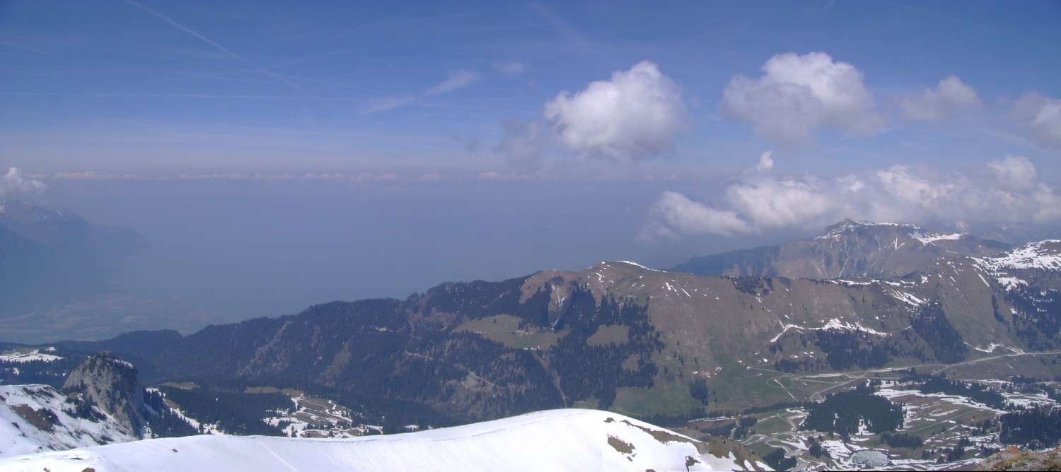Tour d'Aï: mauvaise vue sur le Lac Léman à cause de la brume